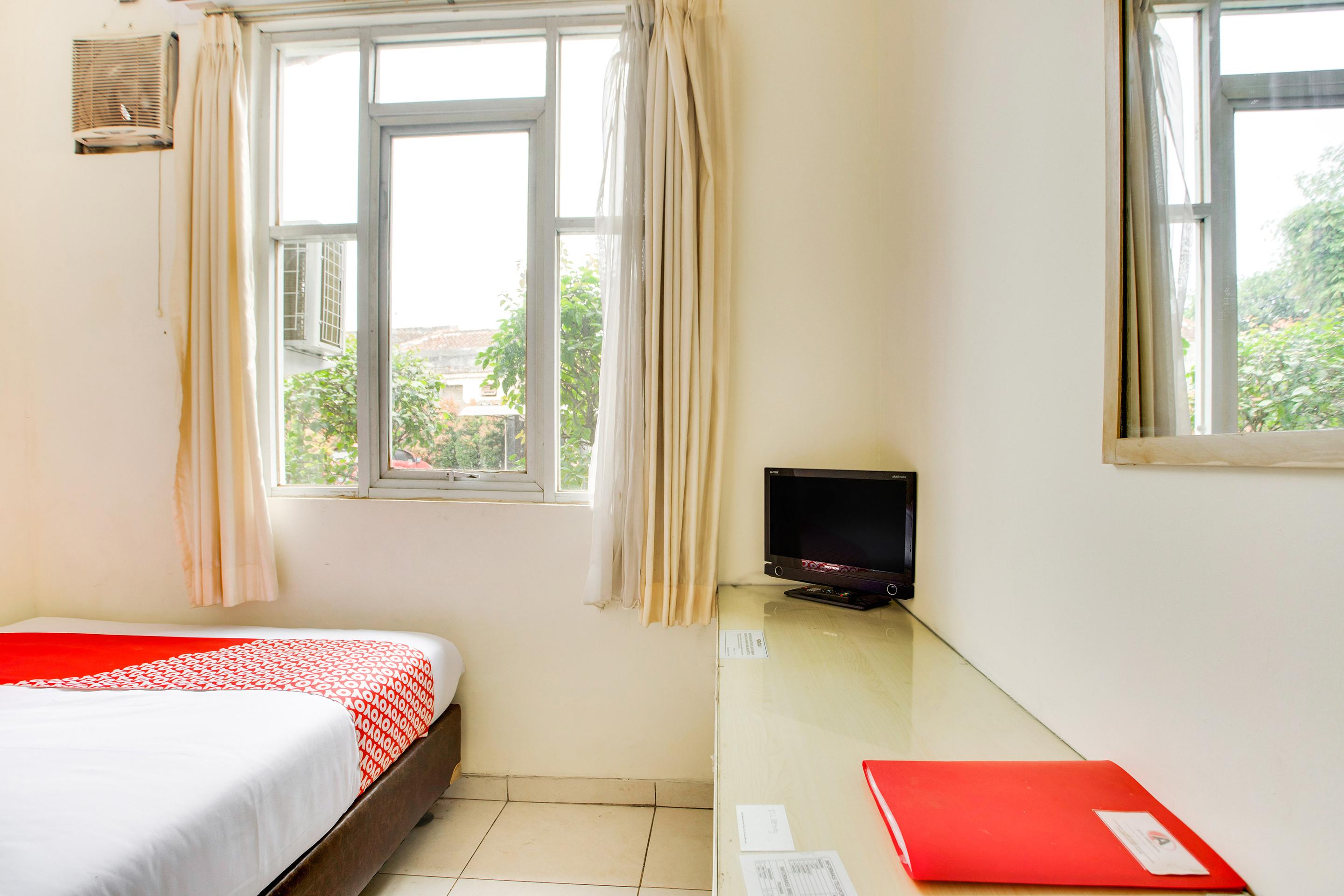 Reddoorz @ Hotel Arimbi Dewi Sartika Baru Bandung Buitenkant foto