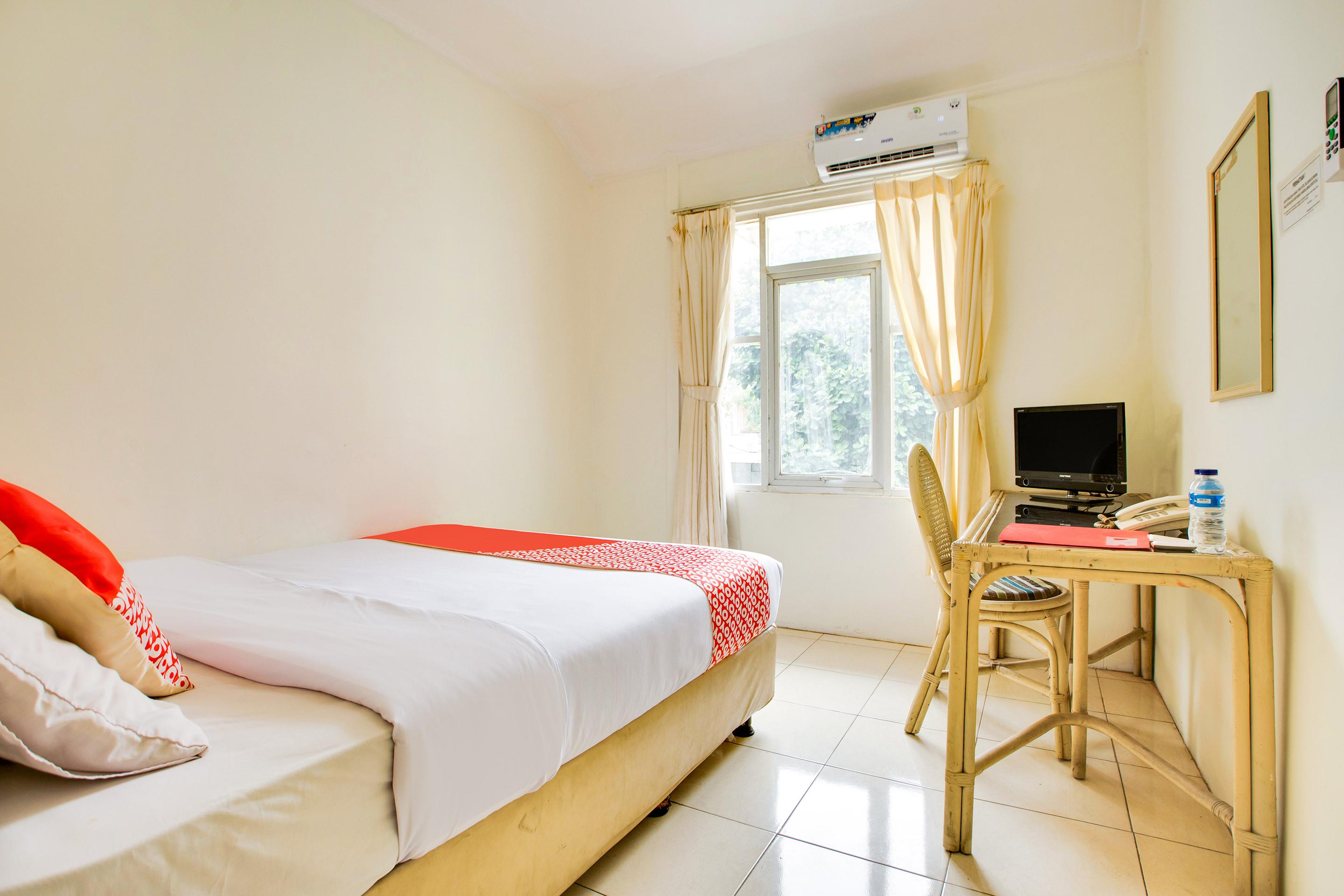 Reddoorz @ Hotel Arimbi Dewi Sartika Baru Bandung Buitenkant foto