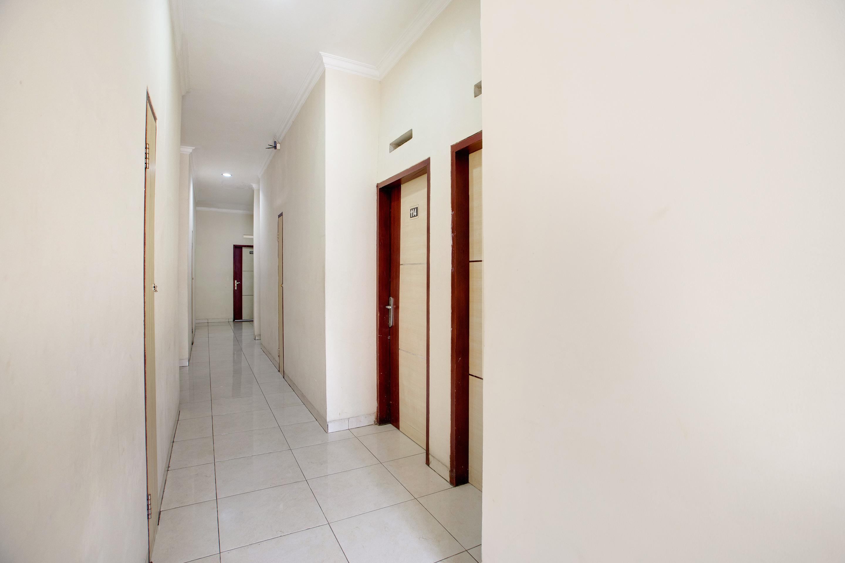 Reddoorz @ Hotel Arimbi Dewi Sartika Baru Bandung Buitenkant foto